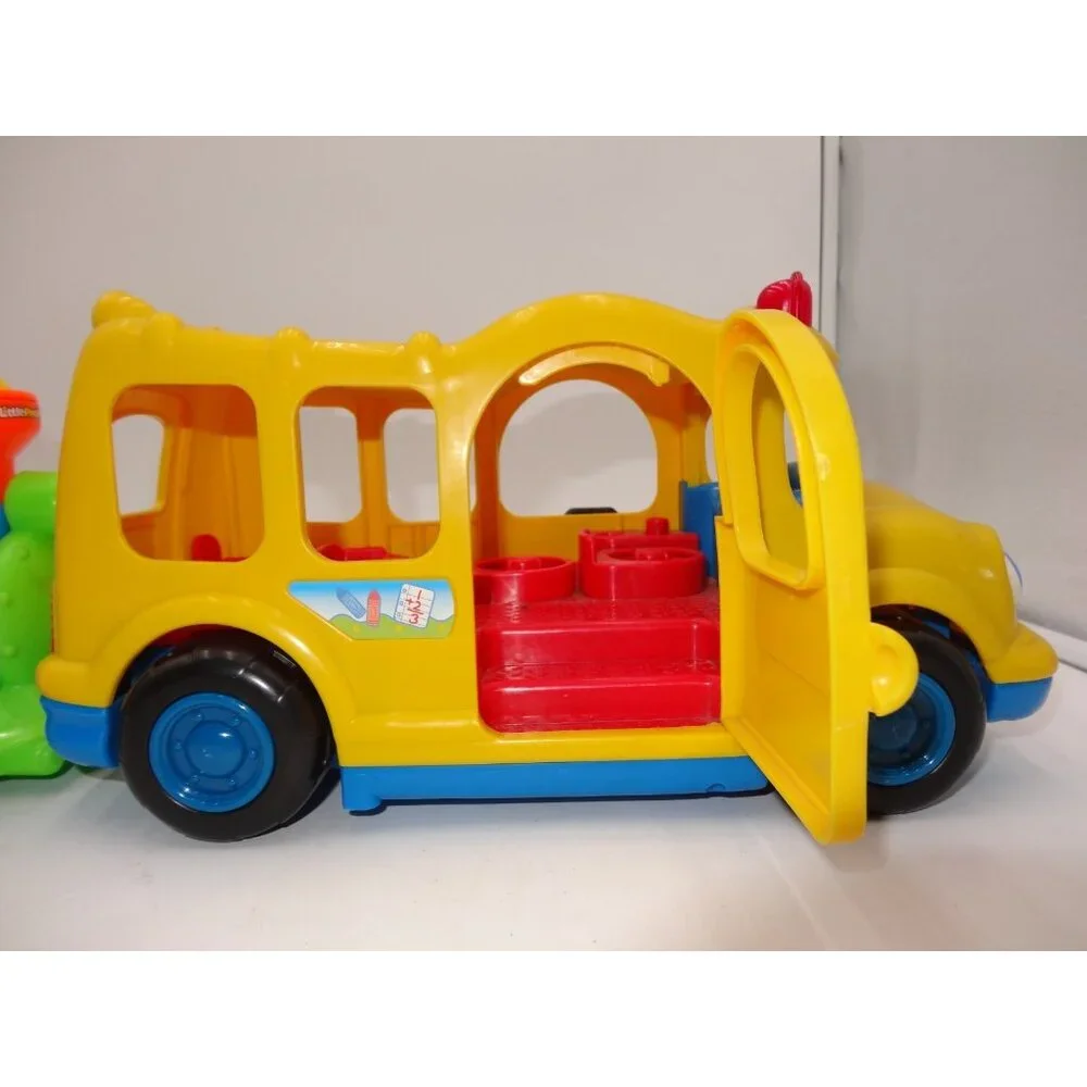 Fisher-Price Little People‎ Choo-Choo Zoo Train Conductor 3 Animals School Bus